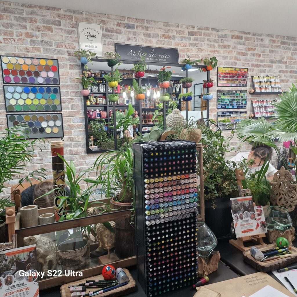 Matériel artistique professionnel et fournitures de dessin à l’Atelier Carré d’Art’s à Gif-sur-Yvette.